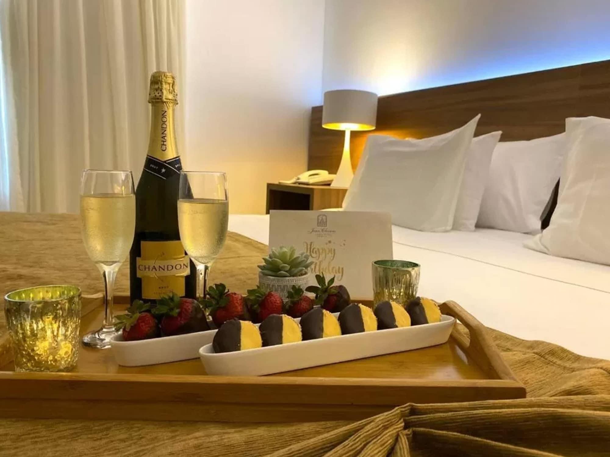 Parque Hotel Jean Clevers Punta del Este Zewnętrze zdjęcie A room service tray