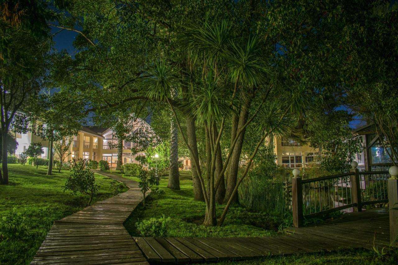 Parque Hotel Jean Clevers Punta del Este Zewnętrze zdjęcie The campus at night