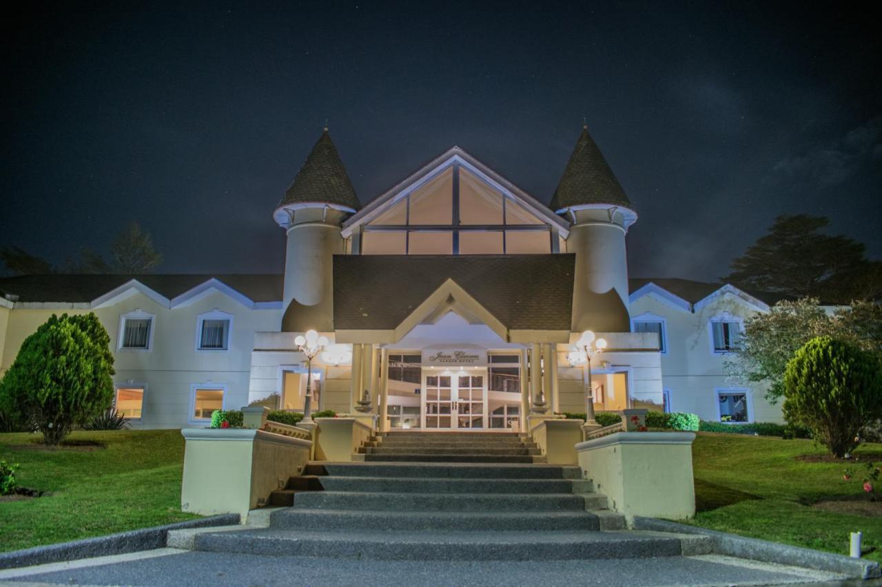 Parque Hotel Jean Clevers Punta del Este Zewnętrze zdjęcie The clubhouse at the Royal County Down Golf Club